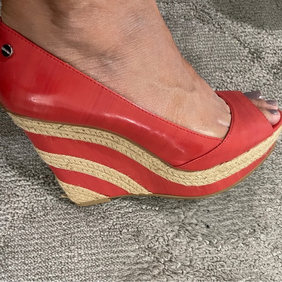 Calvin Klein Patent Peep Toe Wedges size 9.5 - Picture 2 of 4